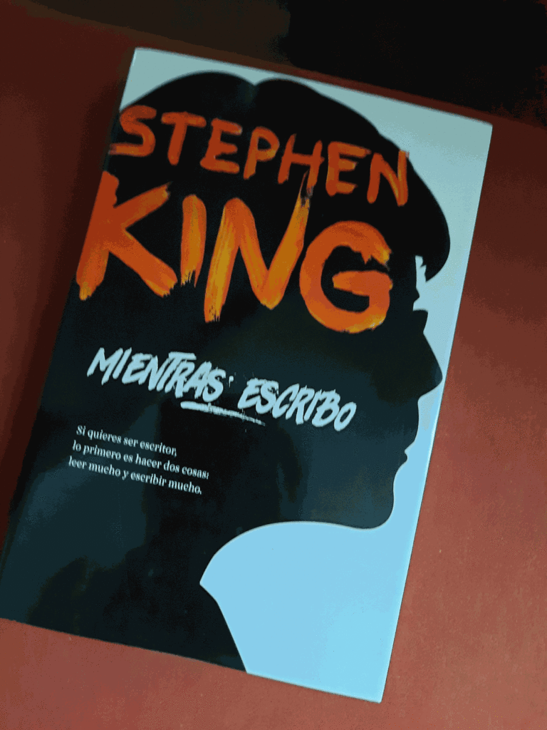 Portada de On writing (Mientras escribo) de Stephen King